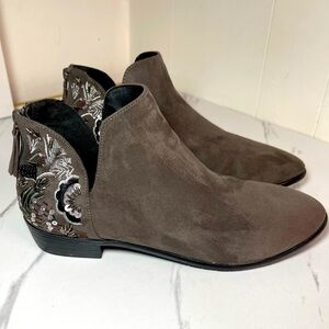 Kenneth Cole Reaction Taupe Suede Studded Peep-Toe Booties Sz 7.5